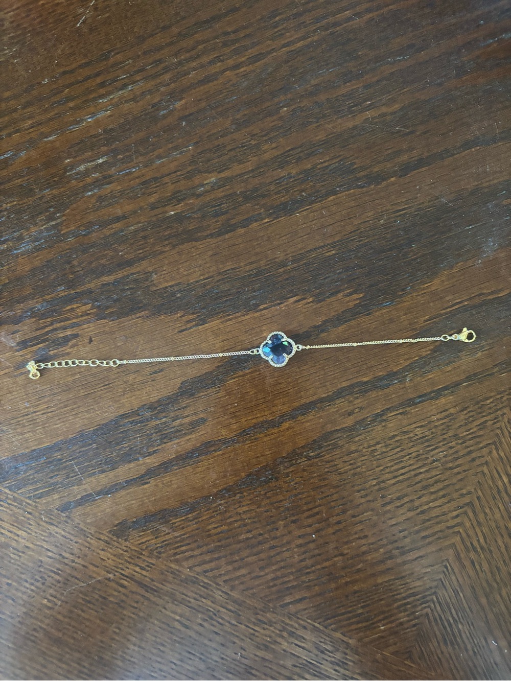 Gold-Tone Bracelet with purple Clover Accent